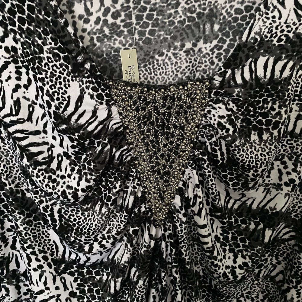 Purple Rain Women's Plus Size Black and White Ruched Front Blouse NWT Size 2X - Picture 4 of 9